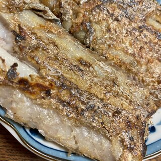 フライパンで太刀魚のバターオリーブオイル焼き